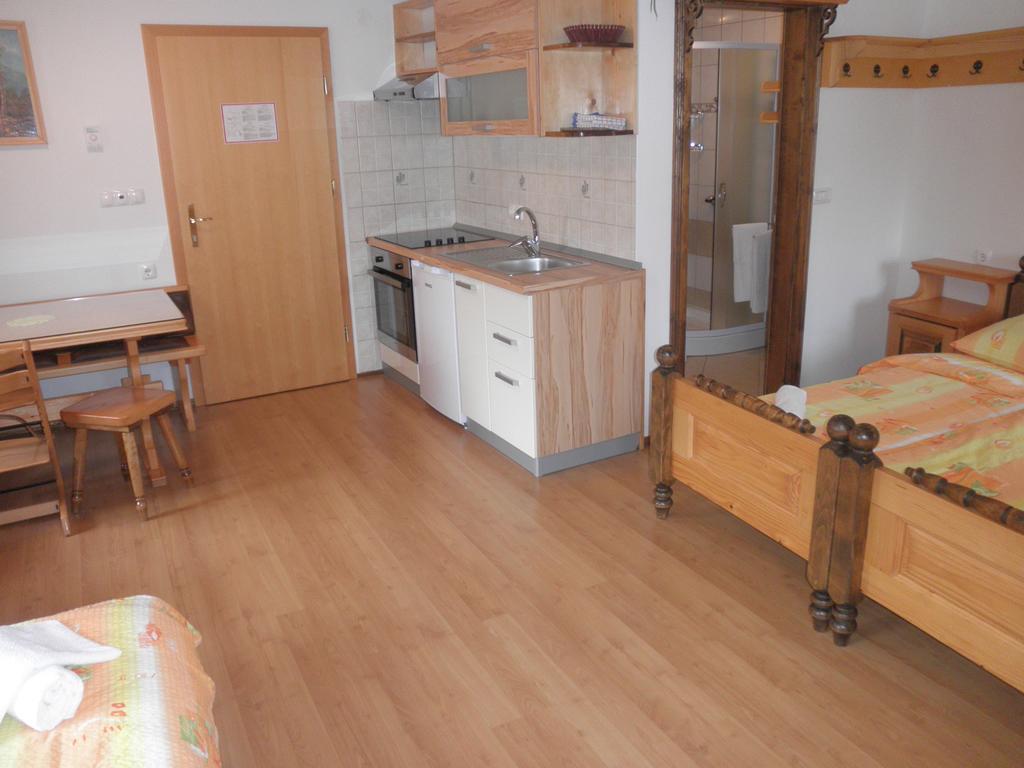 Apartments Cumar Церкно Екстериор снимка